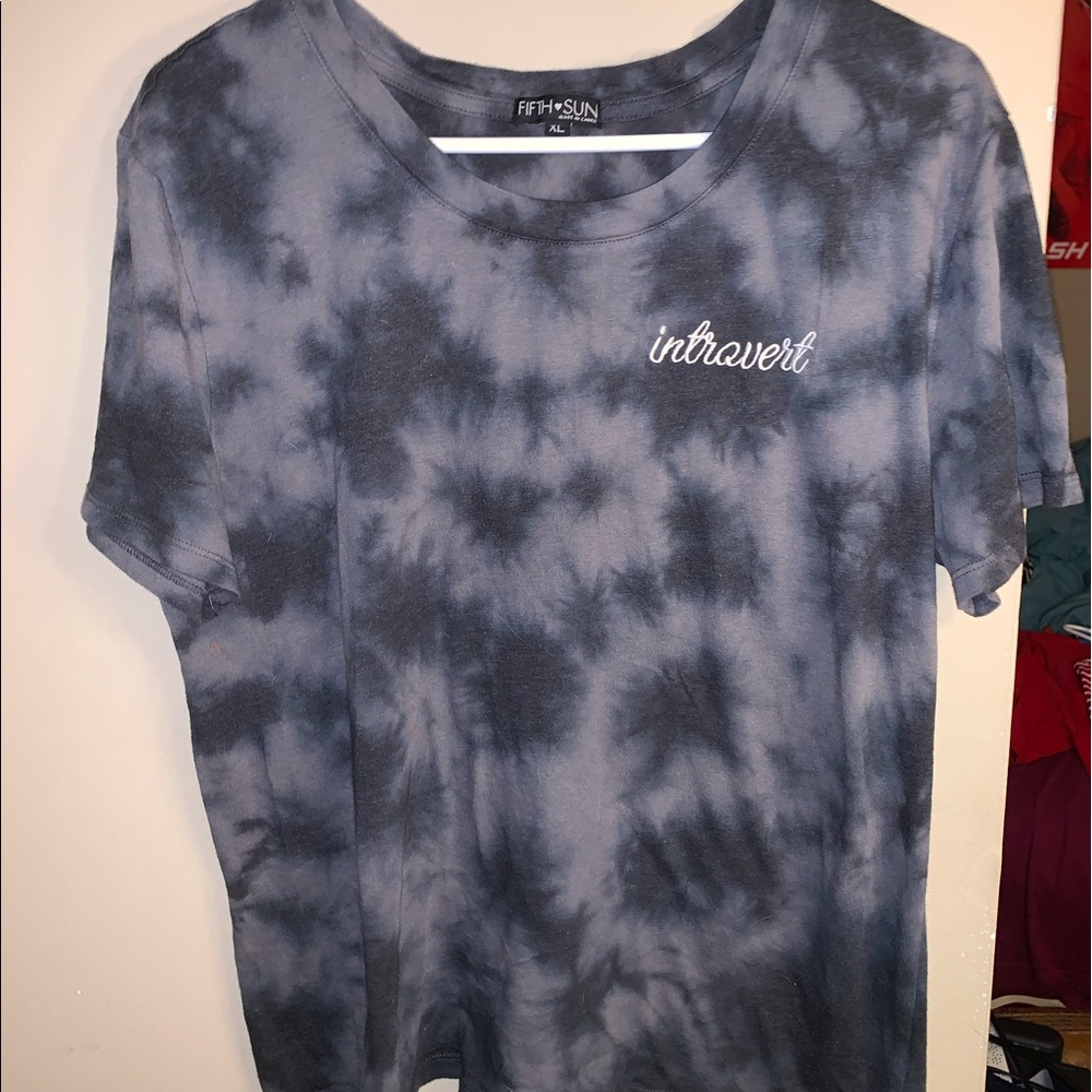 Grey tie-dye “Introvert” graphic tee by fifth sun